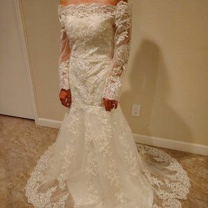 Mermaid style lace and satin wedding dress - Never worn must sell. Size 12